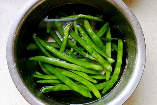 猪肉芸豆馅饺子的做法图解2