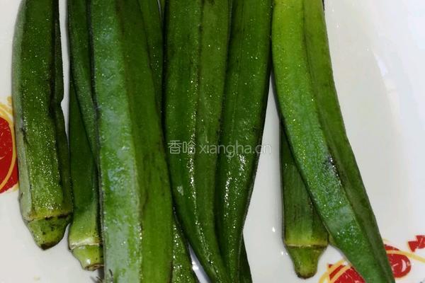 秋葵炒鸡蛋的做法图解1