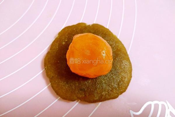 广式月饼（100克凤梨蛋黄馅）的做法图解10