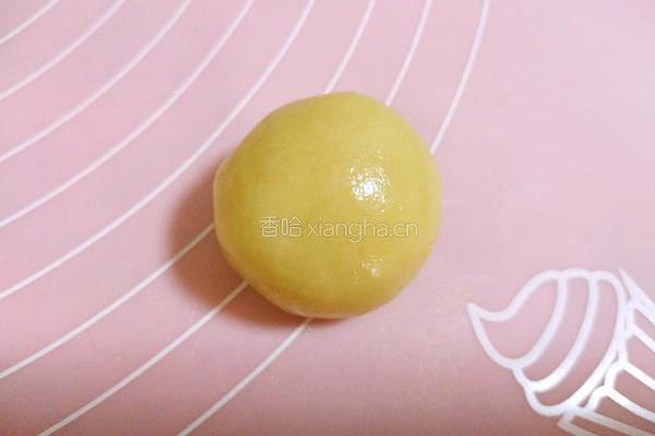 广式月饼（100克凤梨蛋黄馅）的做法图解12