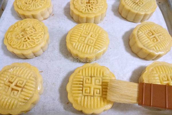 广式月饼（100克凤梨蛋黄馅）的做法图解22