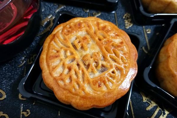 广式月饼（100克凤梨蛋黄馅）的做法图解26