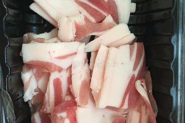 白菜猪肉炖粉条的做法图解1