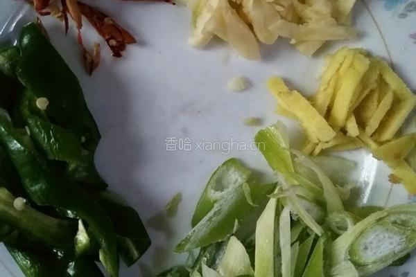 木耳炒鸡蛋的做法图解1