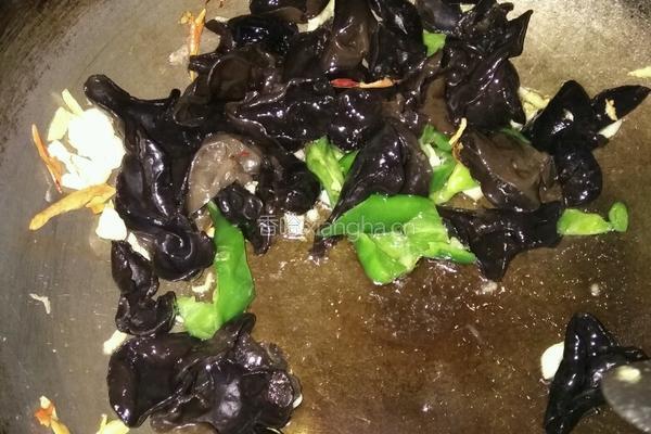 木耳炒鸡蛋的做法图解7