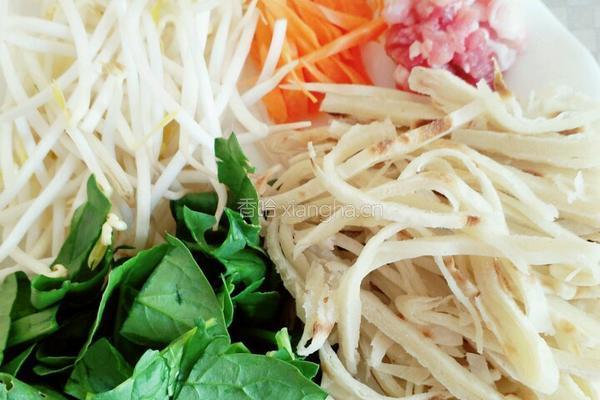 杂蔬肉末鸡蛋炒饼的做法图解1