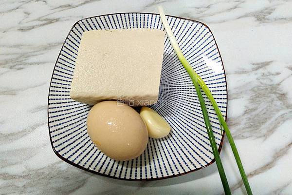 豆腐炒鸡蛋的做法图解1