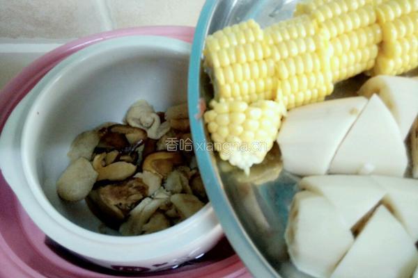 虾仁玉米滋养汤的做法图解4