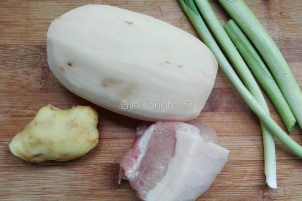 猪肉莲菜包子的做法图解1
