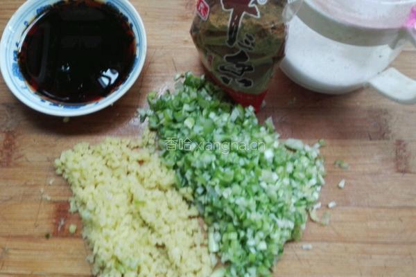猪肉莲菜包子的做法图解3