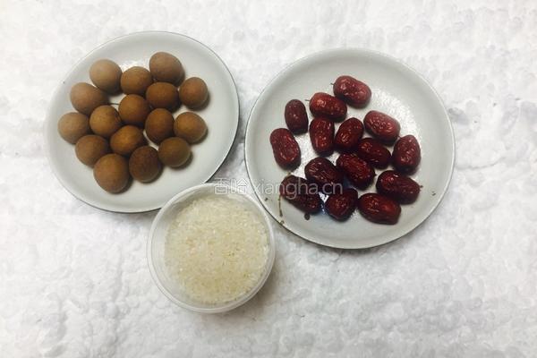 桂圆红枣粥的做法图解2