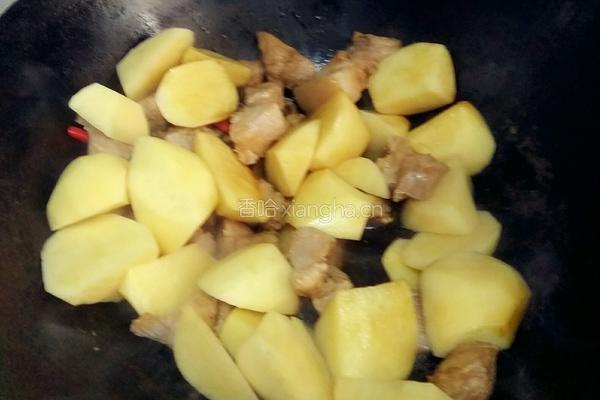 土豆烧五花肉的做法图解8