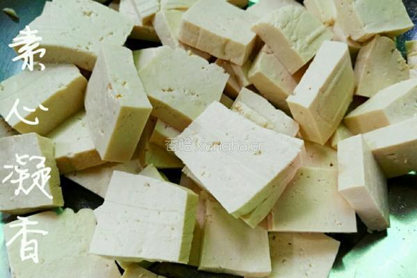 糖醋脆皮豆腐的做法图解1