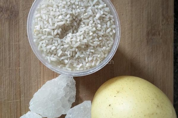 冰糖雪梨粥的做法图解1