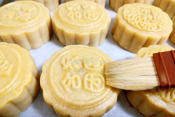 广式月饼（100克莲蓉蛋黄馅）的做法图解33