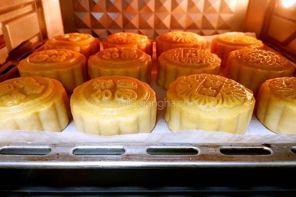 广式月饼（100克莲蓉蛋黄馅）的做法图解34