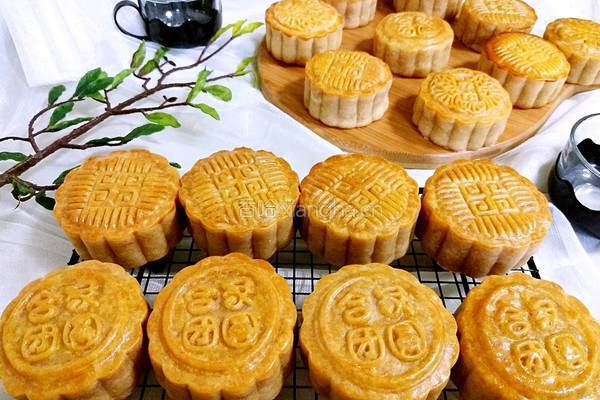 广式月饼（100克莲蓉蛋黄馅）的做法图解36