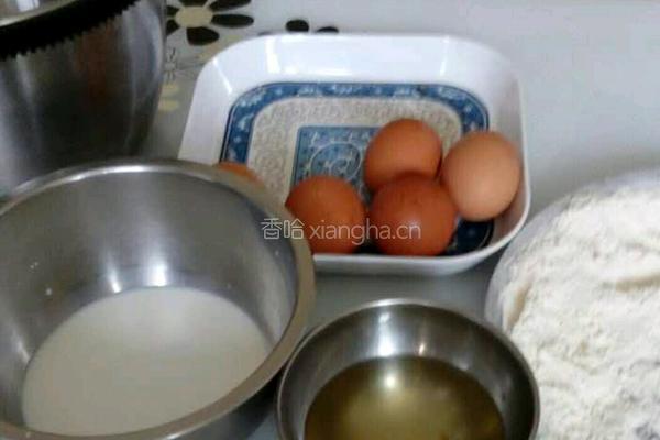 8寸戚风蛋糕的做法图解1
