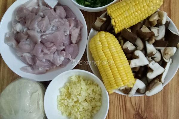 香菇玉米猪肉饺的做法图解2