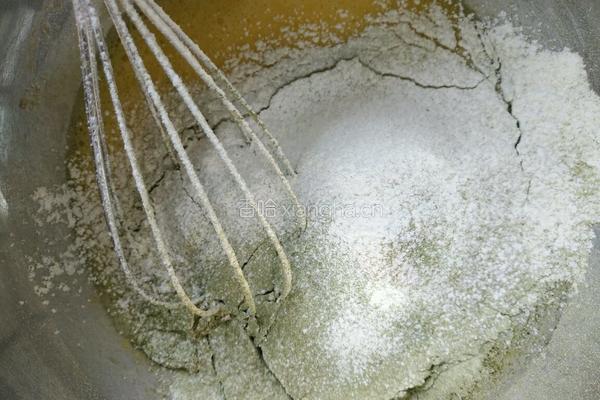抹茶戚风蛋糕的做法图解4