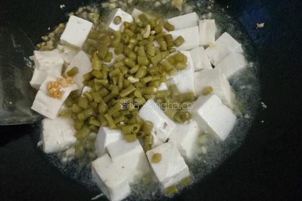 酸豆角豆腐的做法图解3