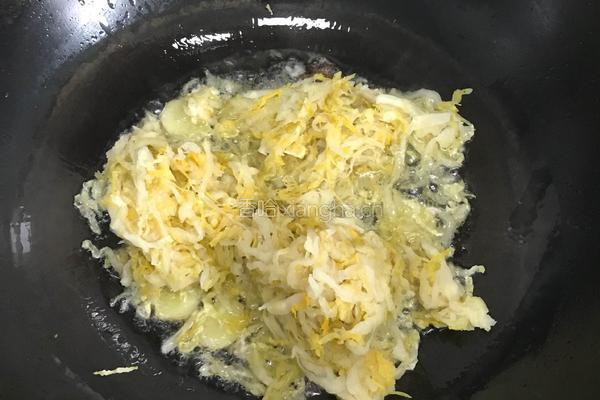 排骨酸菜炖粉条的做法图解8
