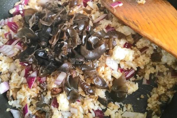 牛肉丁炒米饭的做法图解7