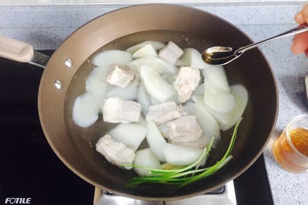 萝卜炖排骨汤的做法图解11