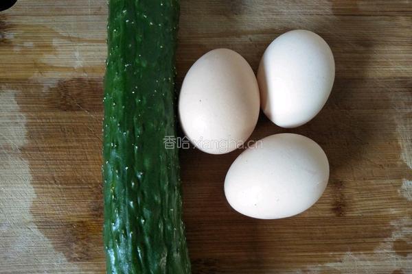 青瓜炒蛋的做法图解1