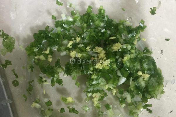 芹菜胡萝卜肉饺子的做法图解2