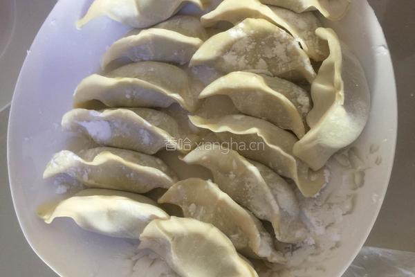 芹菜胡萝卜肉饺子的做法图解13