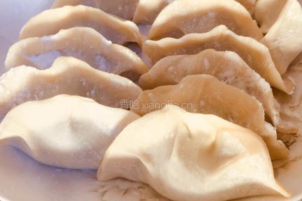 芹菜胡萝卜肉饺子的做法图解15