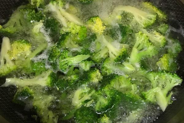 清炒西兰花的做法图解1