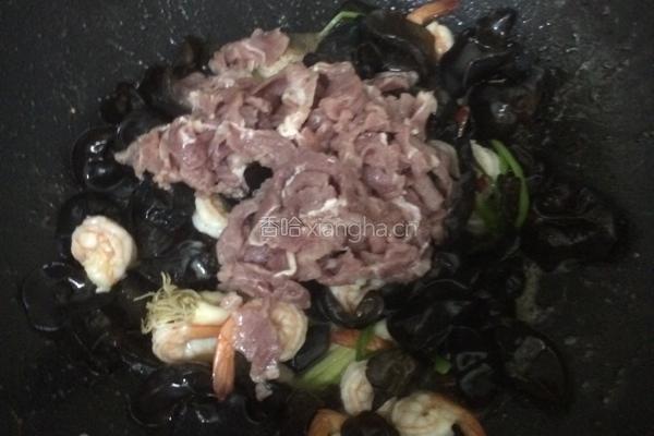 黑木耳虾仁炒肉的做法图解8