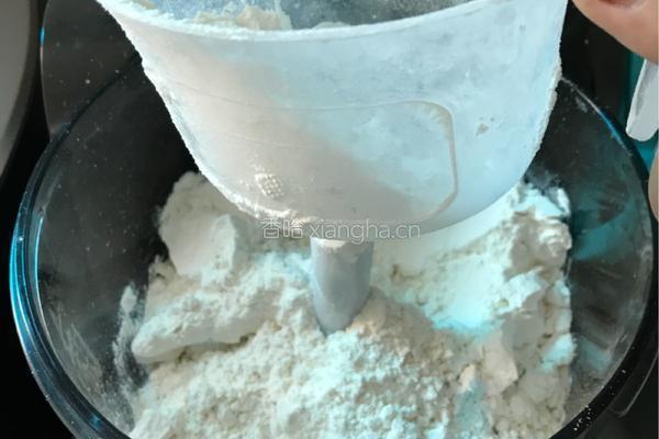 自制蔬菜面的做法图解2