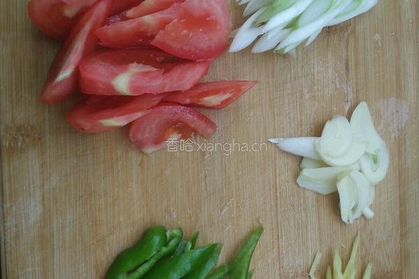 番茄炒花菜的做法图解1