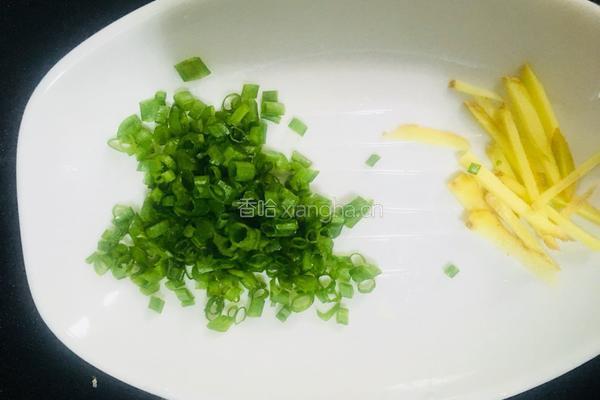 虾皮炒娃娃菜的做法图解3
