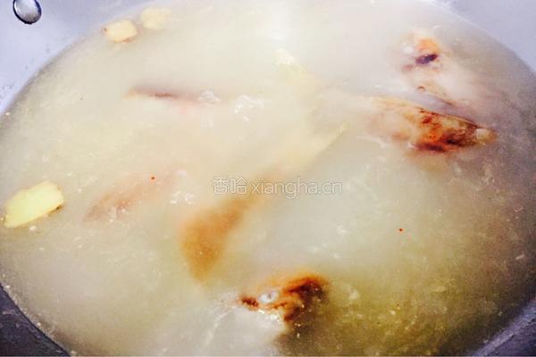 鱼汤煲木瓜的做法图解2