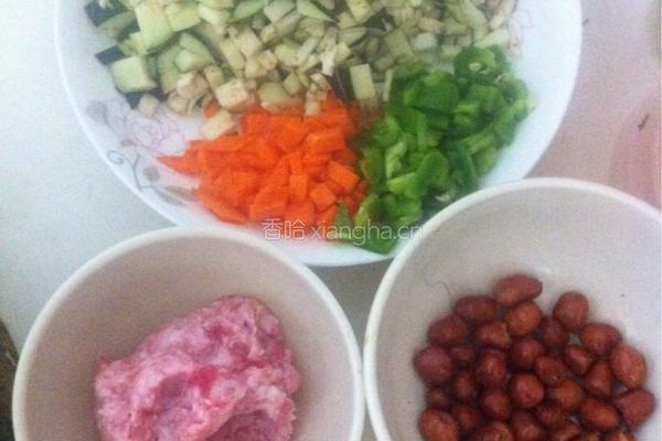 肉末茄丁的做法图解1