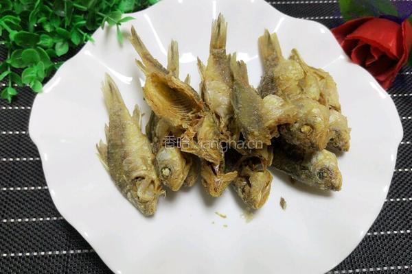 炸小鱼的做法图解12