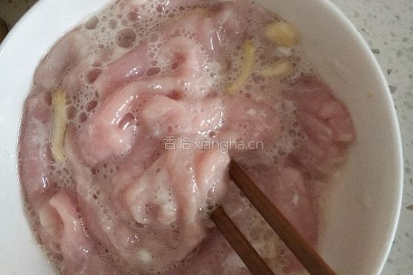 酸菜水煮肉片的做法图解2