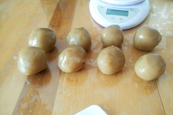 广式白莲蛋黄月饼的做法图解8