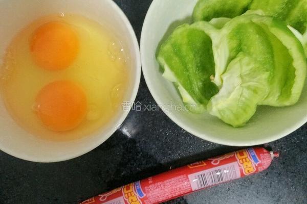 甜椒厚蛋烧的做法图解1