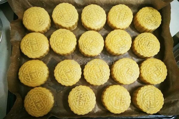 蛋黄莲蓉月饼的做法图解15
