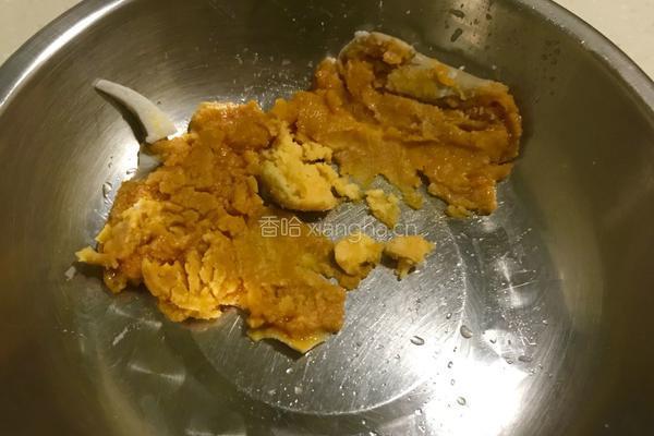 咸蛋翡翠虾仁粥的做法图解3