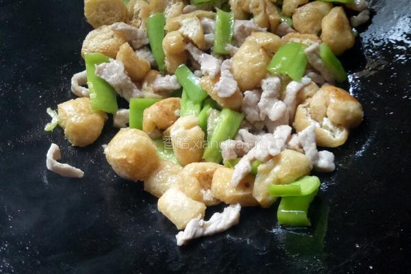 油豆腐炒肉的做法图解3