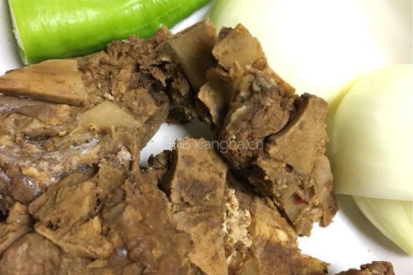 脊骨土豆汤的做法图解1