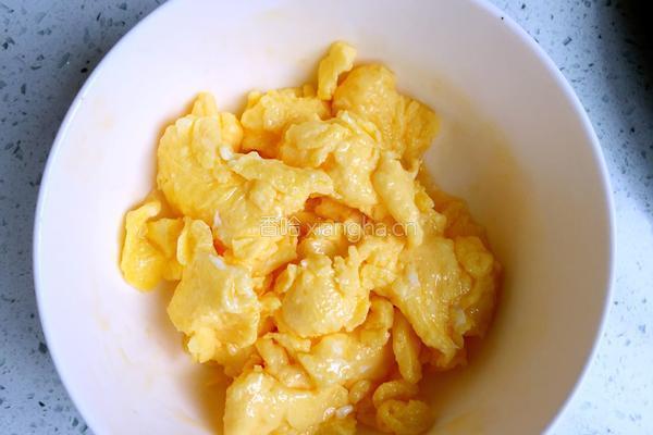 金针菇炒鸡蛋的做法图解4