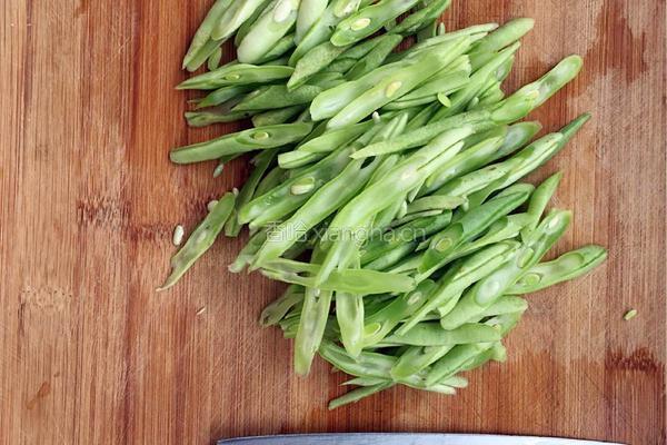 豆角炒肉的做法图解1