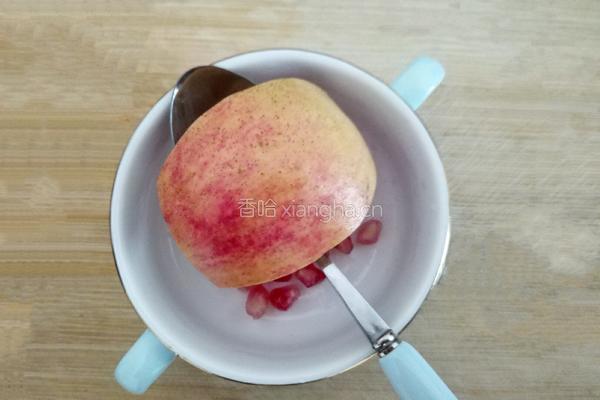 巧剥石榴的做法图解9